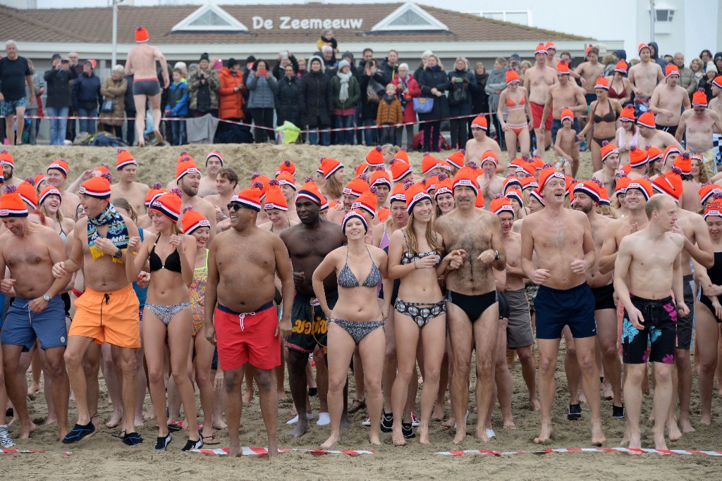 ../Images/Nieuwjaarsduik Noordwijk 2020 029.jpg